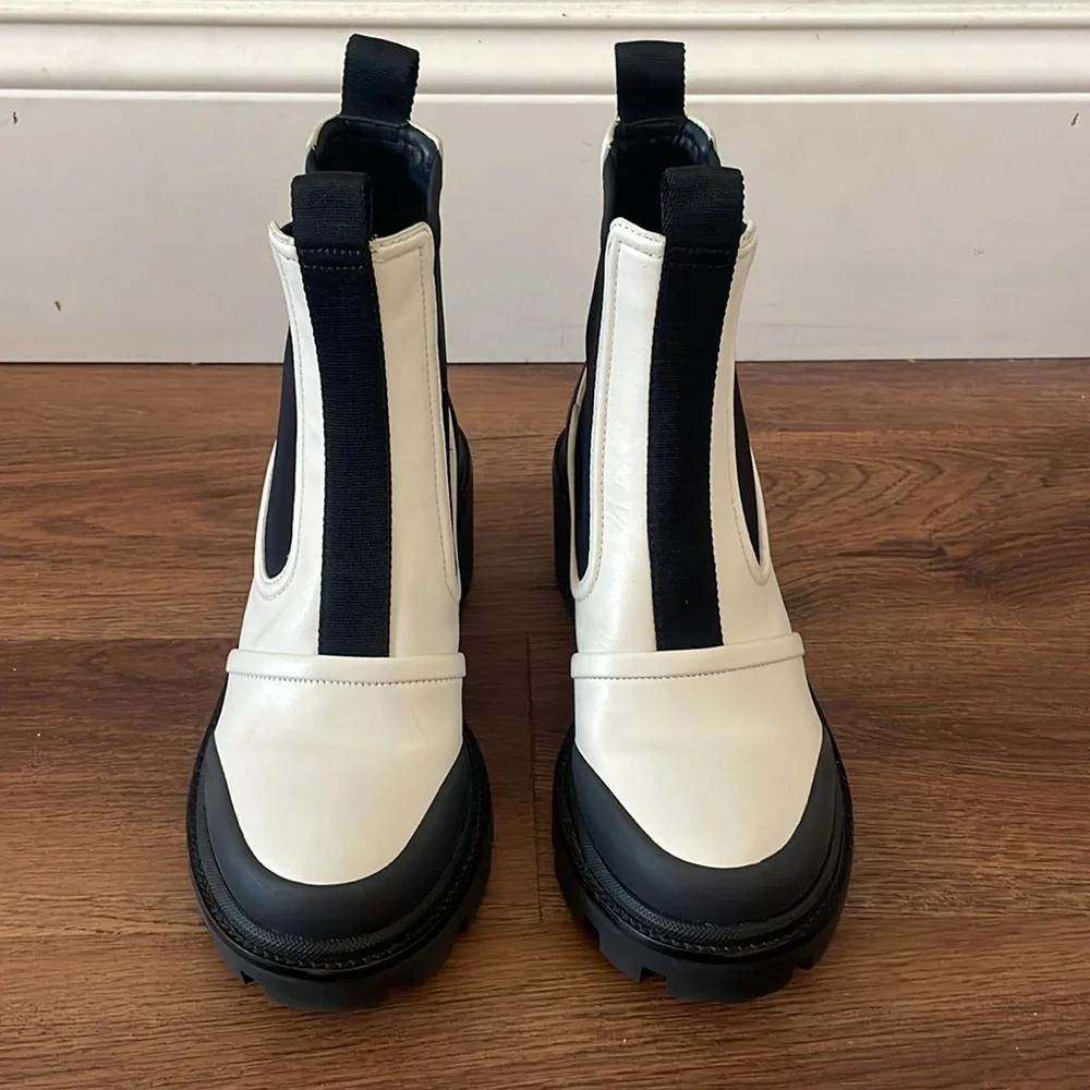 New Tory Burch Lug Sole Chelsea Boots